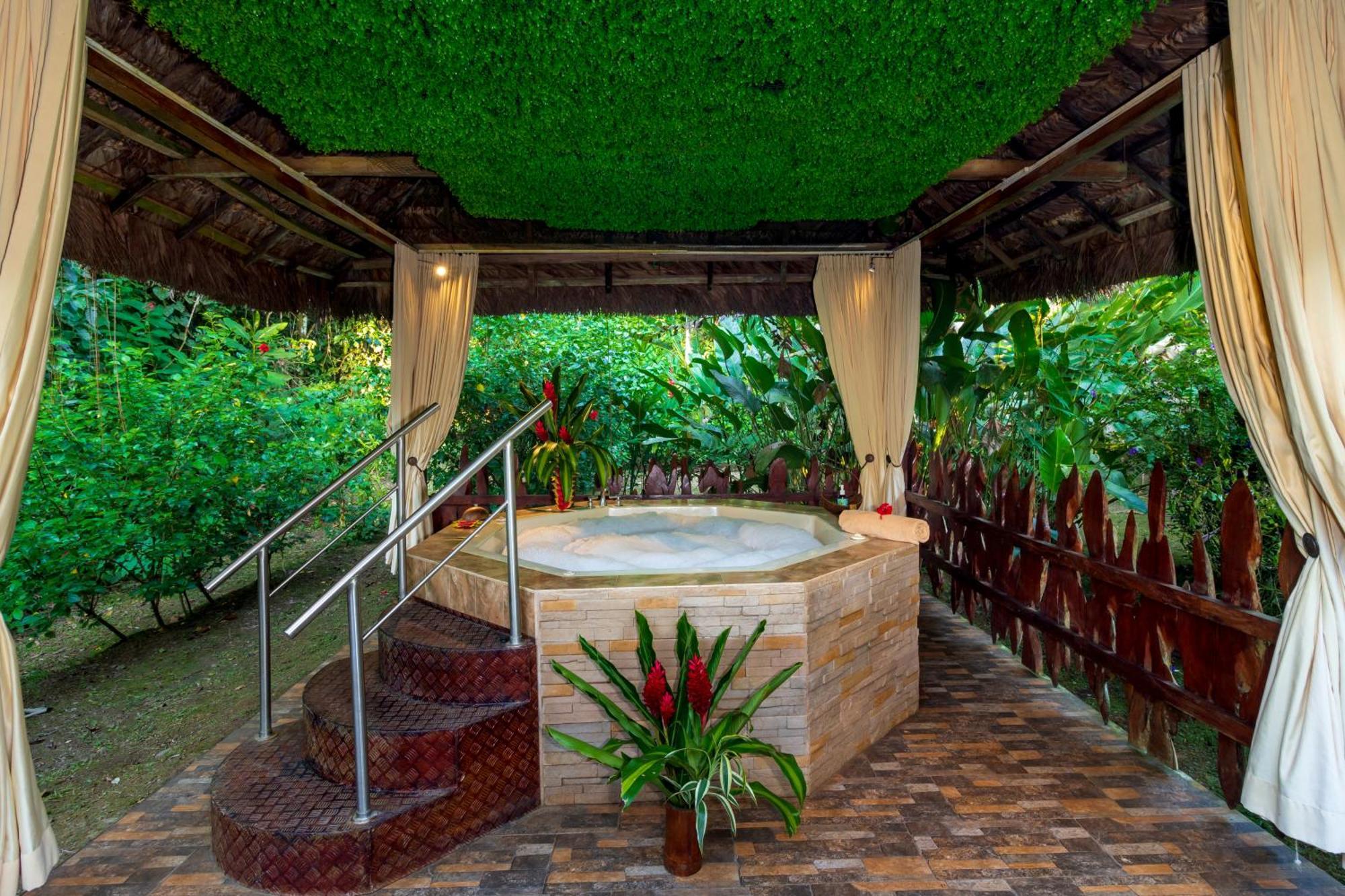 La Selva Eco-Lodge & Retreat Providencia Bagian luar foto